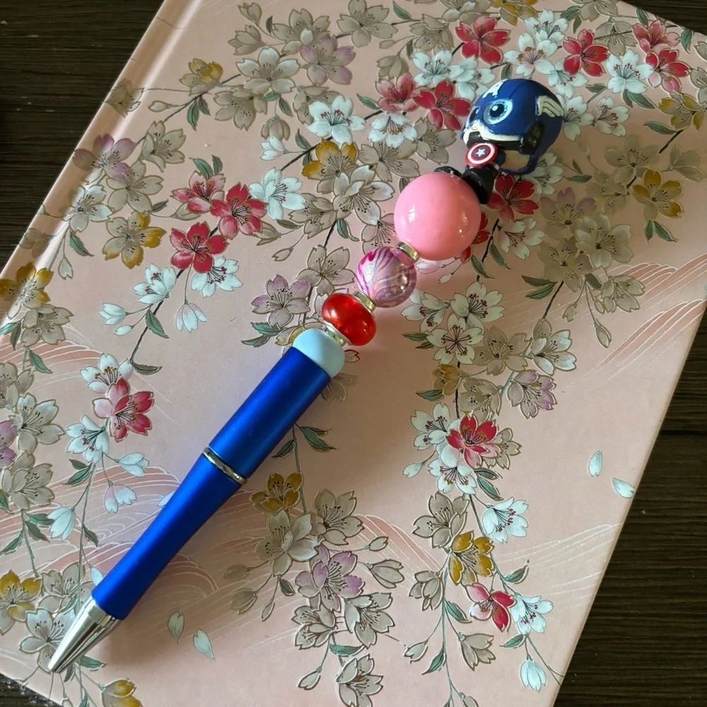 Marvel Doorables: Captain America: Captain America handmade beaded pen